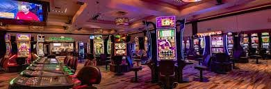Tampilan meja kasino live dealer Kafe69 – taruhan baccarat dan roulette dengan dealer sungguhan